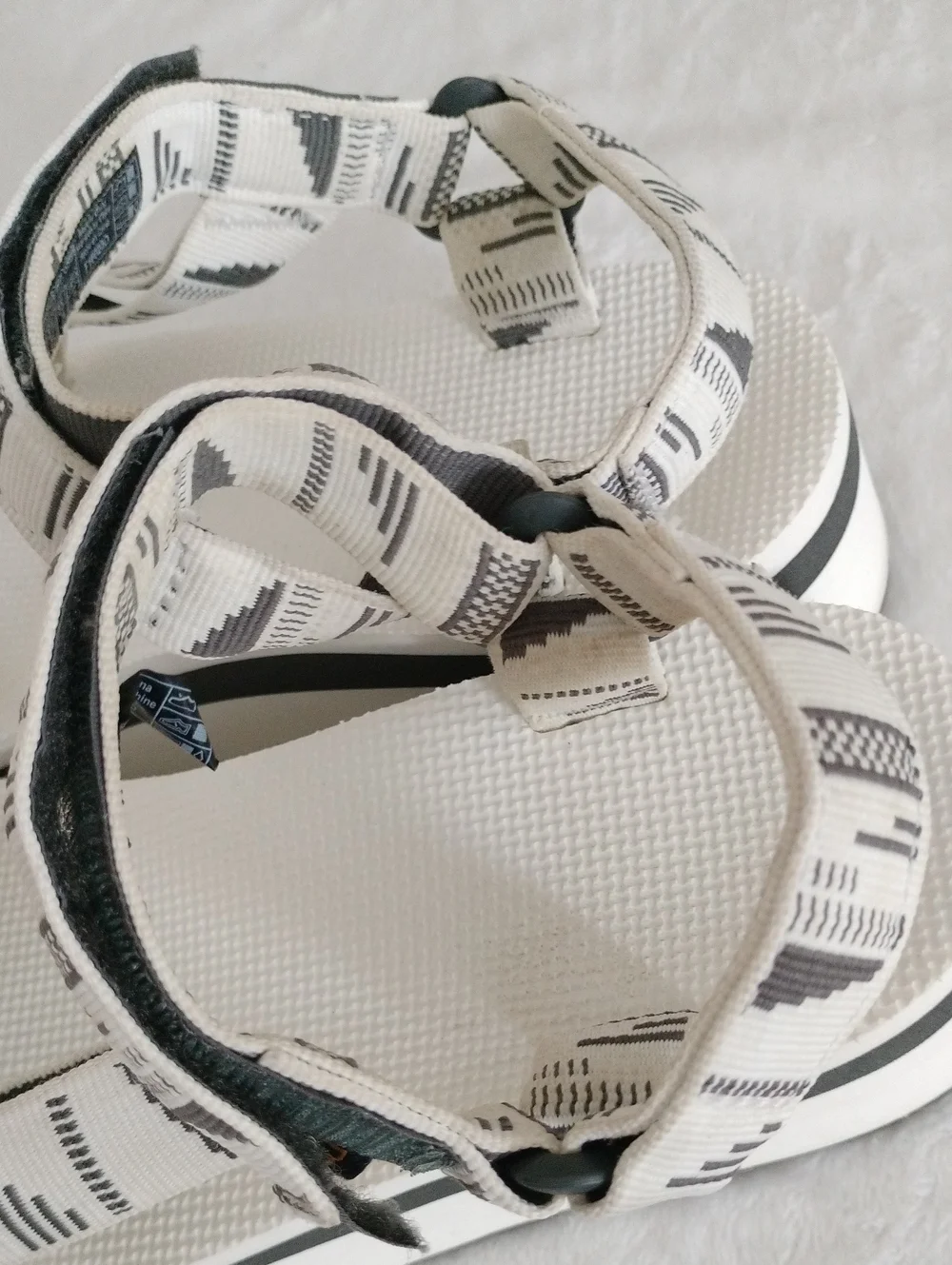 Tava Flatform Universal Platform Sandals Size 8